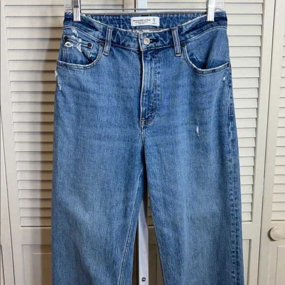 Abercrombie & Fitch Medium Blue Curve Love High Rise 90's Relaxed Jean Sz 4 Long - Picture 2 of 10